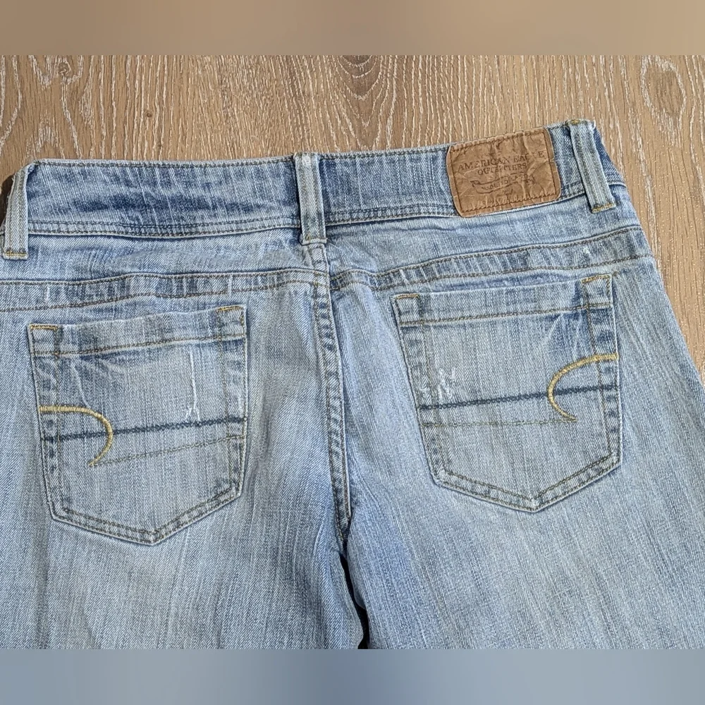American Eagle Light Wash Artist Crop Jeans Raw Hem Mid-Rise Women's 8‎ Short - Picture 8 of 10